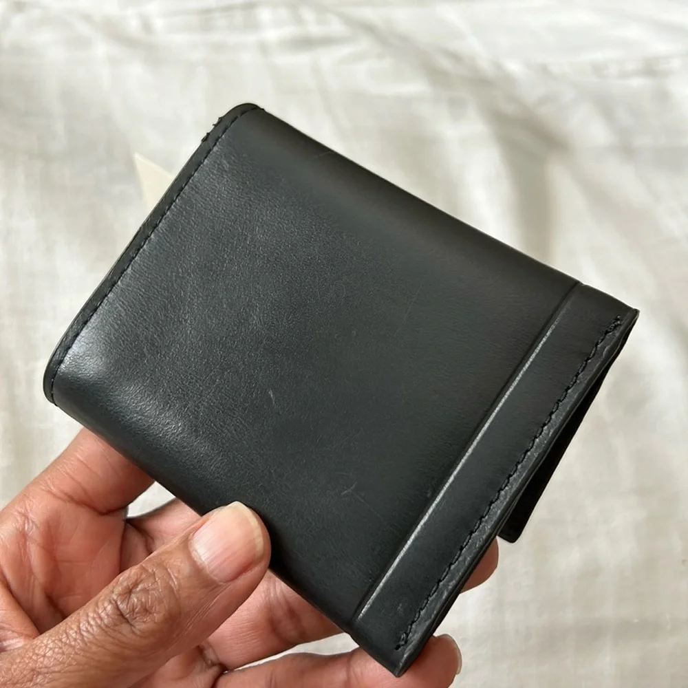 FOSSIL BLACK LEATHER WALLET MSRP $60.00 NWT
